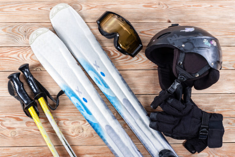 Skiausrüstung Worauf kommt es beim Skimaterial an?