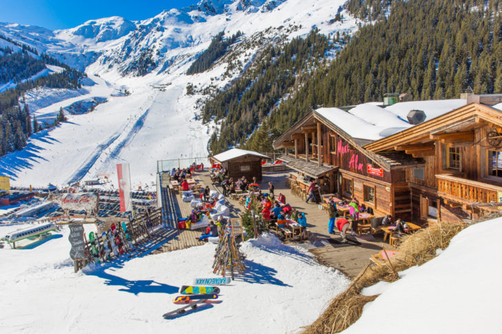 Von der Montana Alm hat meinen einen tollen Blick auf das Skigebiet.