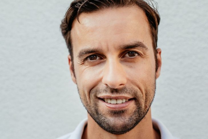 Martin Schork hat spannende Tipps zum Autofahren im Winter mit SnowTrex geteilt.