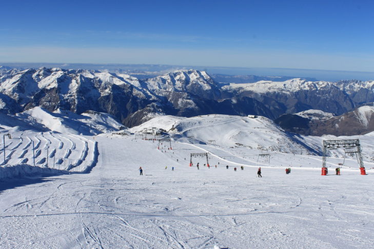 Die breiten Pisten auf dem Gletscher im Skigebiet Les 2 Alpes sind von Dezember bis Juni geöffnet.