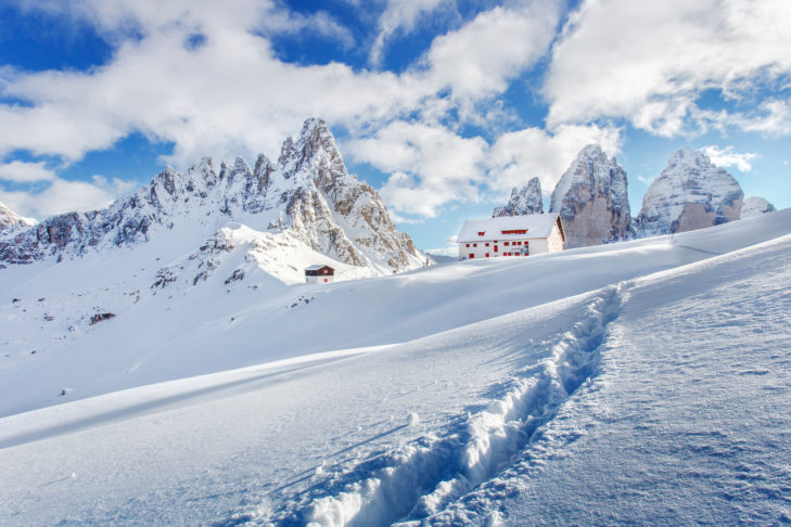 Die Dreizinnenhütte ist das perfekte Ziel, um den fantastischen Ausblick auf die Drei Zinnen zu genießen.