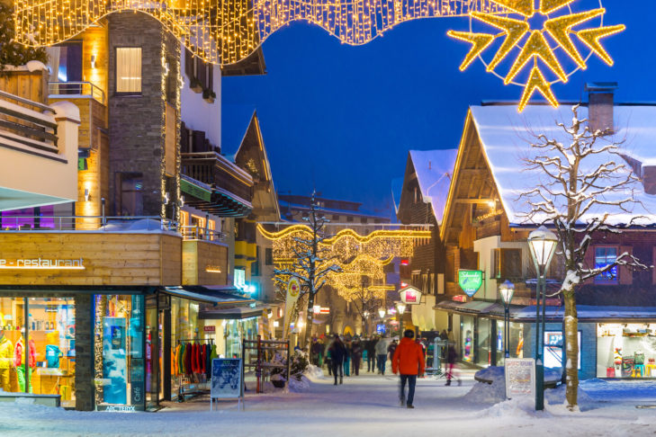 St. Anton am Arlberg lädt nicht nur zum Skifahren in einem der größten Skigebiete Österreichs ein, sondern bietet im Ort auch viel Platz zum Flanieren.