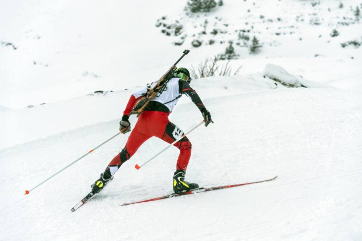 Die Biathleten nutzen beim Langlaufen die Skating-Technik.