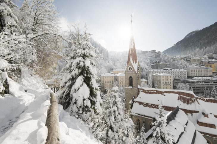Bad Gastein verzaubert Besucher im Winter mit seinem traditionellen Belle-Époque-Charme inklusive einzigartiger Architektur.