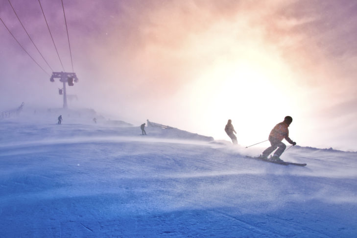 Bei niedrigen Temperaturen, Wind und Niederschlag auf der Piste sind gute Skihandschuhe besonders wichtig.