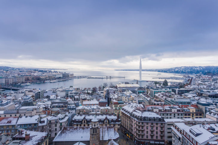 Der traumhafte Ausblick von der Kathedrale St. Pierre über Genf und den Genfersee.