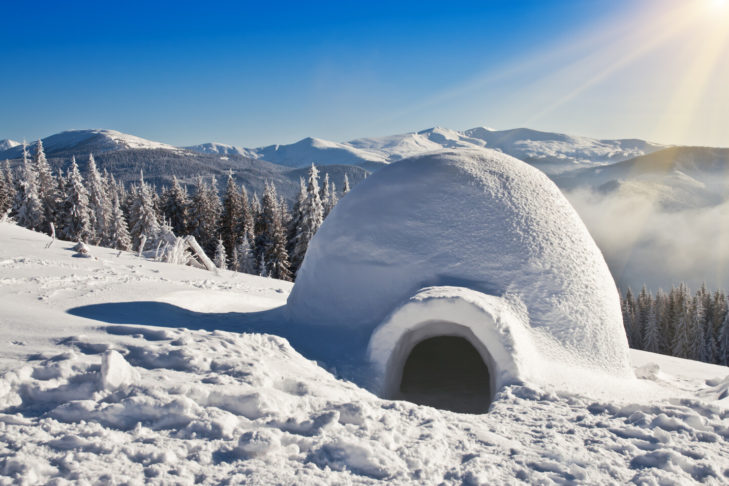 Im selbstgebauten Iglu lässt es sich auch sehr gut schlafen.
