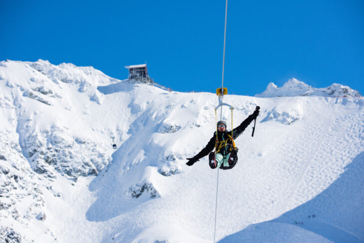 Die "Mont 4 Zipline" in Verbier in der Schweizer Mega-Skiregion 4 Vallées ist eine der beliebtesten Seilrutschen in den Alpen.