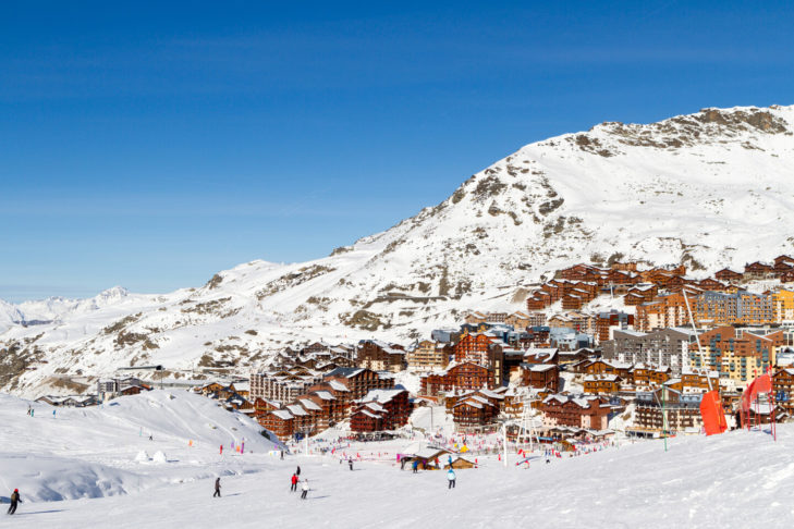 Val Thorens ist der höchstgelegene Skiort Europas auf 2.300 m und Teil des Mega-Skigebietes Les 3 Vallées mit 600 Pistenkilometern.