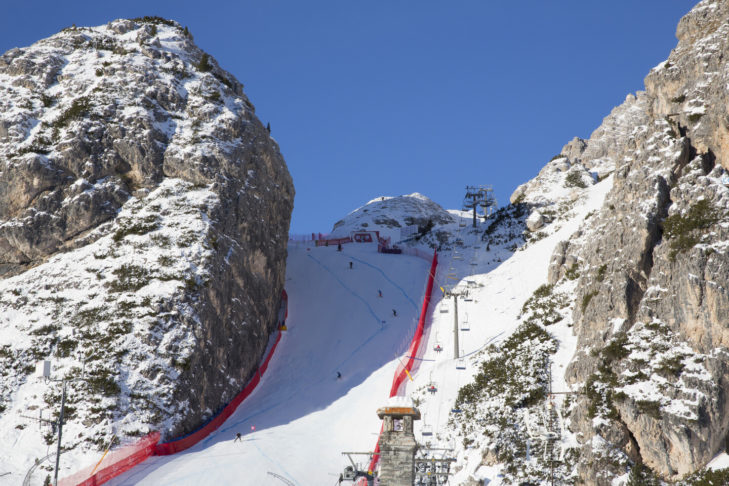 Der spektakuläre Tofana-Sprung ist der Namensgeber der weltbekannten Weltcup-Abfahrt "Olympia delle Tofane" im Skigebiet von Cortina d'Ampezzo (2.924 m).