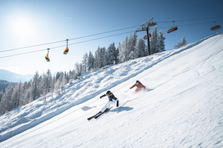 In der Skiregion Ski amadé liegen über insgesamt 25 verschiedenen Skiorten einige der schönsten Abfahrten Österreichs, oder anders gesagt: über 700 Pistenkilometer!