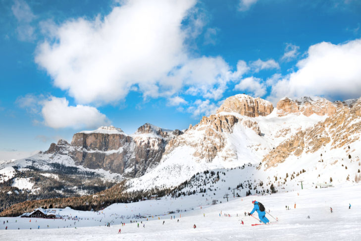 Skifahrer und Snowboarder, die sich für einen Abstecher ins Fassatal entscheiden, schwärmen von den Pistenerlebnissen und der atemberaubenden Bergwelt.