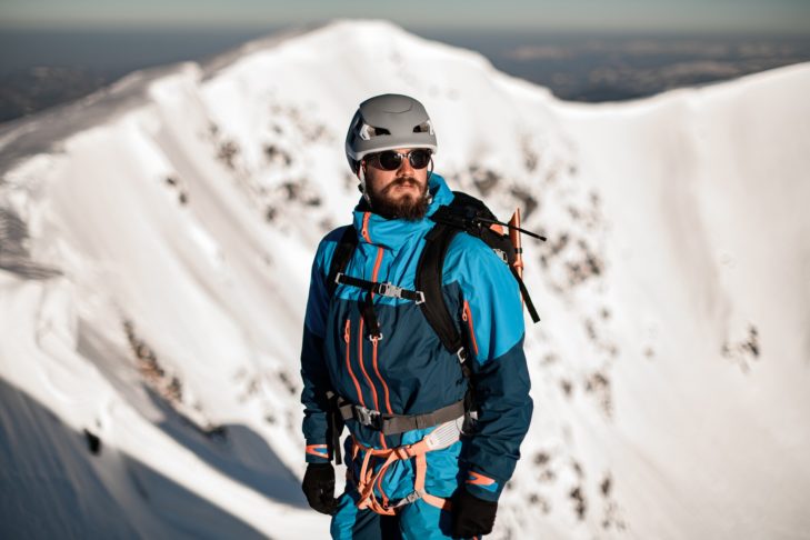 Niemand kennt sich mit den Gipfeln und dem Gelände rund um die Skigebiete so gut aus, wie die örtlichen Bergführer.