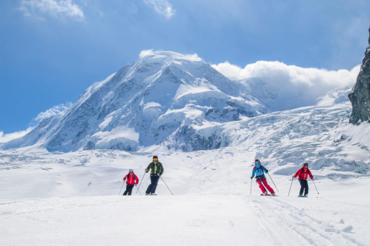 Von den Bergorten Gressoney La Trinité und Champoluc geht es für Wintersportler direkt ins Skigebiet Monterosa Ski, im Schatten des weltbekannten Bergmassivs, wo in der Wintersaison 2024/25 der meiste Schnee in Italien fiel.