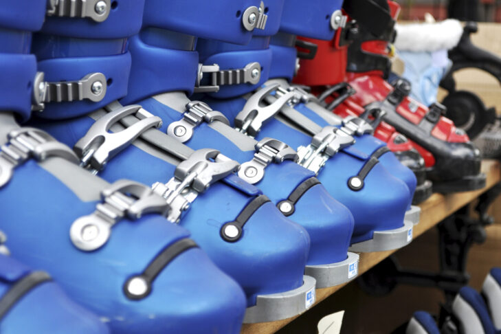 Skischuhe sind für die Ausrüstung auf der Piste extrem wichtig, da sie die Verbindung zwischen Ski und Skifahrer sind.