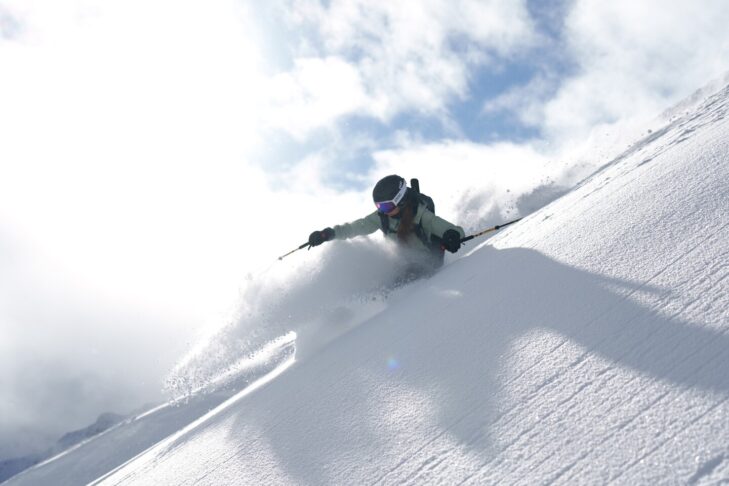 In den Bergen über Arosa und Lenzerheide warten 29 markierte Skirouten und hochalpine Tiefschneeareale für Freerider, etwa am Parpaner Rothorn (2.865) und am Brüggerhorn (2.447 m).