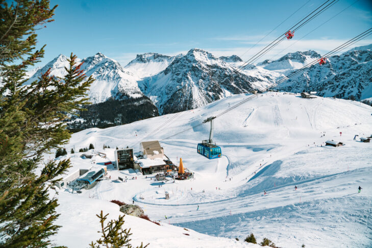 Die 43 Liftanlagen und Seilbahnen im Skigebiet Arosa-Lenzerheide werden zu 100 Prozent durch erneuerbare Energien angetrieben.