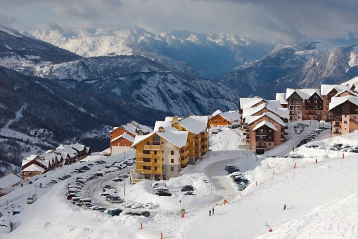 Valmeinier ist gerade zur Weihnachtszeit eine extrem beliebte Skidestination für Wintersportler aus ganz Europa.