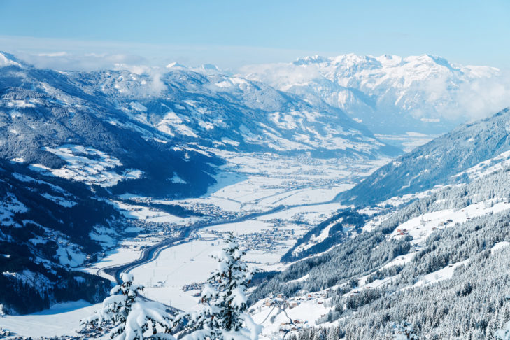 Das Zillertal im Schnee bietet viele tolle Skipisten und alternative Aktivitäten.