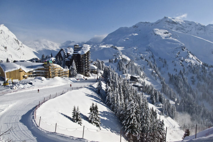 Im Skigebiet Les Portes du Soleil und den angeschlossenen Skiorten wie Avoriaz finden Wintergäste gleich 31 Skischulen.