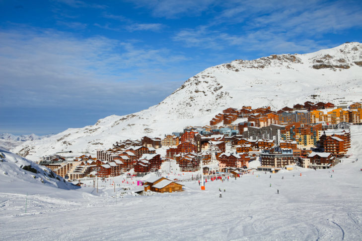 Val Thorens liegt auf 2.300 m und damit ist der höchste Skiort Europas wegen seiner Schneesicherheit auch im Frühling eine beliebte Skidestination.