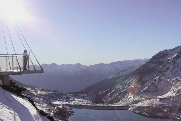 Die Staumauer des Lac du Mont Cenis, der erneuerbaren Energiequelle der gesamten Region, können Wintersportler vom Skigebiet Val Cenis aus perfekt einsehen.
