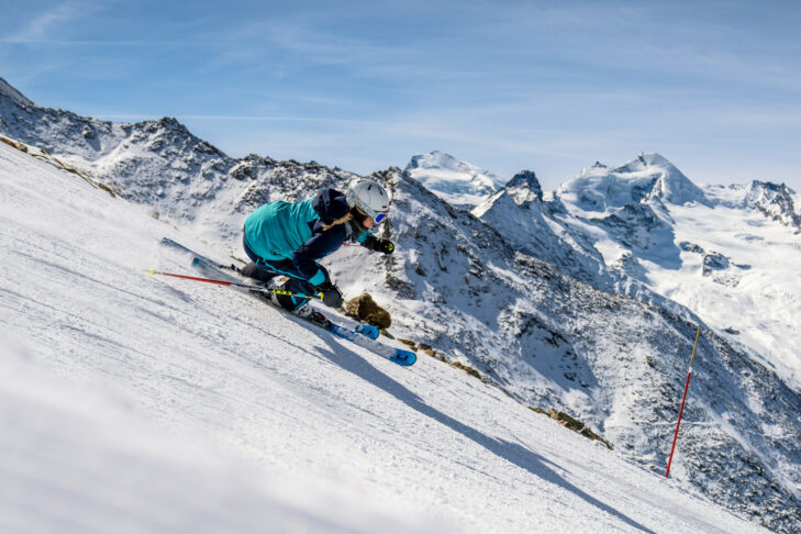 Skiprofis nutzen den Gletscher in Zermatt im Sommer zum Training für die neue Weltcup-Saison, allerdings sind die Pisten hier auch für Hobbyskifahrer geöffnet.