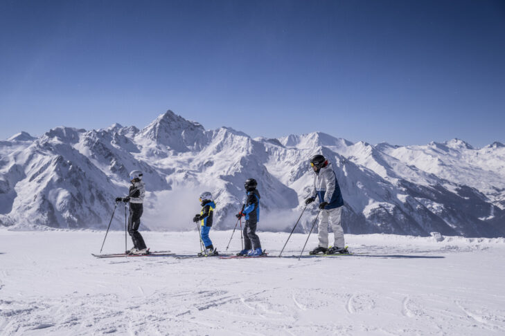 Familien können sich im Skigebiet Skischaukel Kappl & See ab der Saison 2025/26 ebenfalls über den steigenden Komfort durch neue Lifte freuen.