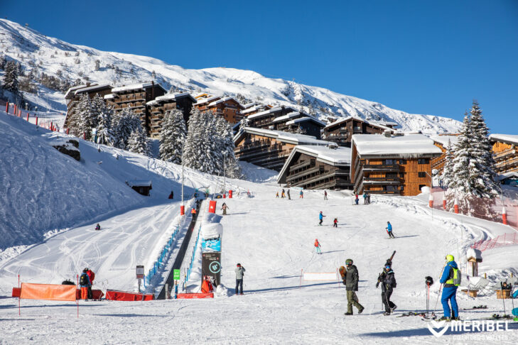 Ski-in/Ski-out oder morgens direkt vom Bett auf die Piste: Das geht in Les 3 Vallées in den Unterkünften, die wie in Méribel direkt im Skigebiet liegen.