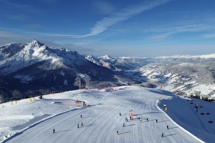 Traumhafte Berglandschaften und 116 breite und familienfreundliche Pistenkilometer - das ist das Skigebiet Drei Zinnen Dolomiten.