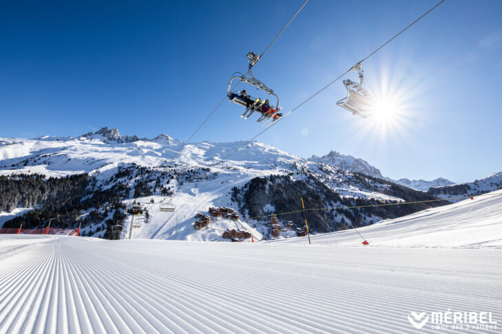 Das sonnige Méribel gehört zur Skiregion Les 3 Vallées, dem mit 600 Pistenkilometern größten Skigebiet der Welt, das auf bis zu 3.275 m liegt und damit auch eines der höchsten seiner Art in Frankreich ist.