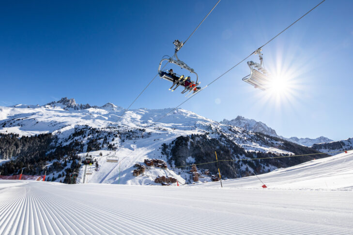 Das sonnige Méribel gehört zur Skiregion Les 3 Vallées, dem mit 600 Pistenkilometern größten Skigebiet der Welt, das auf bis zu 3.275 m liegt und damit auch eines der höchsten seiner Art in Frankreich ist.