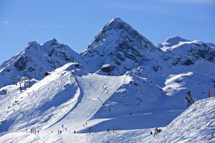 Im Skigebiet Silvretta Montafon können Schneefans auch in Österreich günstig Skifahren.