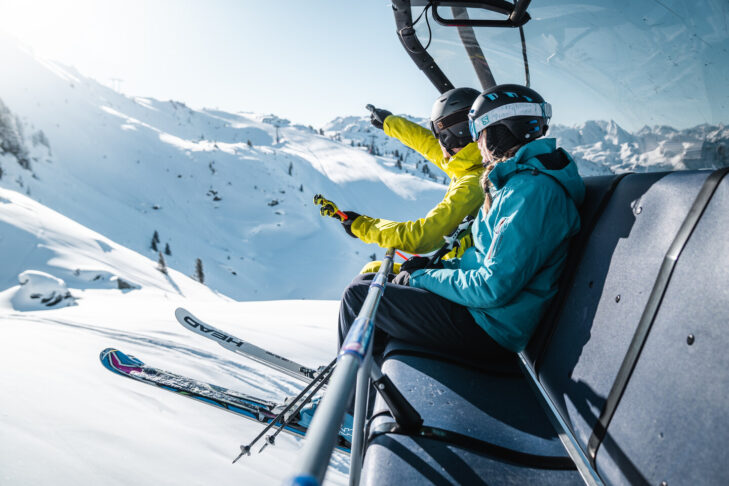 In der Zillertal Arena können Skifahrer und Snowboarder im Winter unter anderem die längste Talabfahrt Österreichs befahren.