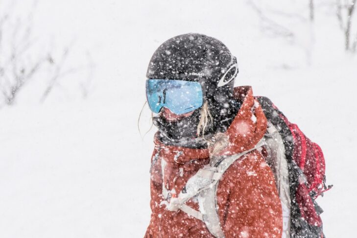 Ob strahlender Sonnenschein oder starker Schneefall, mit der richtigen Skibekleidung sind Wintersportler auf alles vorbereitet.