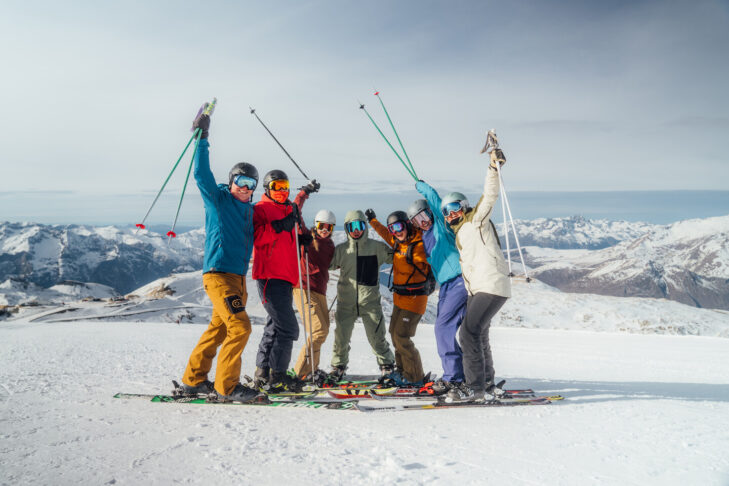Skifahren bis Anfang Mai, das geht vor allem mit Freunden auf dem Gletscher in Les 2 Alpes!