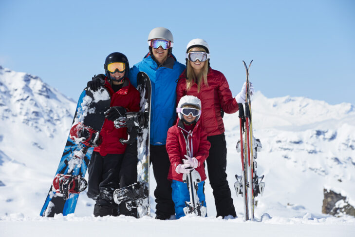 Sonne, Schnee und Spaß: Das wollen Eltern mit Kindern, wenn sie die besten Familienskigebiete in Österreich suchen.