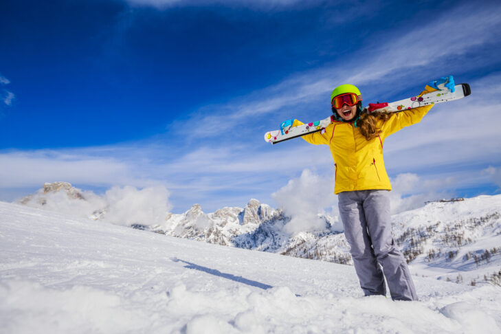 Mitten in den Dolomiten können sich Wintersportler im Skigebiet San Martino di Castrozza auf insgesamt 60 Pistenkilometer freuen.