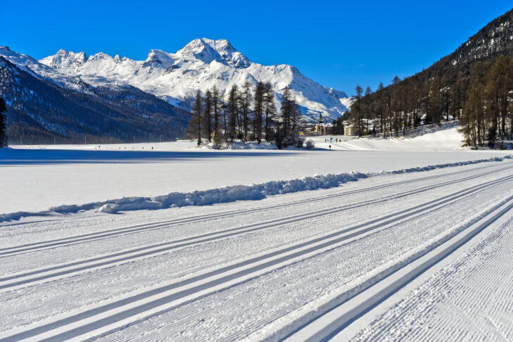 Bei Langlauf-Fans kann das Engadin im Winter mit über 230 Loipenkilometern punkten.