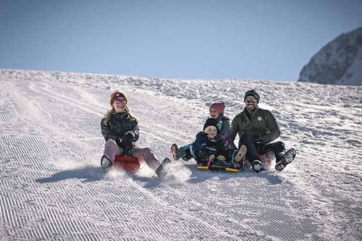 Der Winter in Berchtesgaden bedeutet Schnee und Spaß pur, ob nun beim Rodeln, Skifahren oder Schneeschuhwandern.