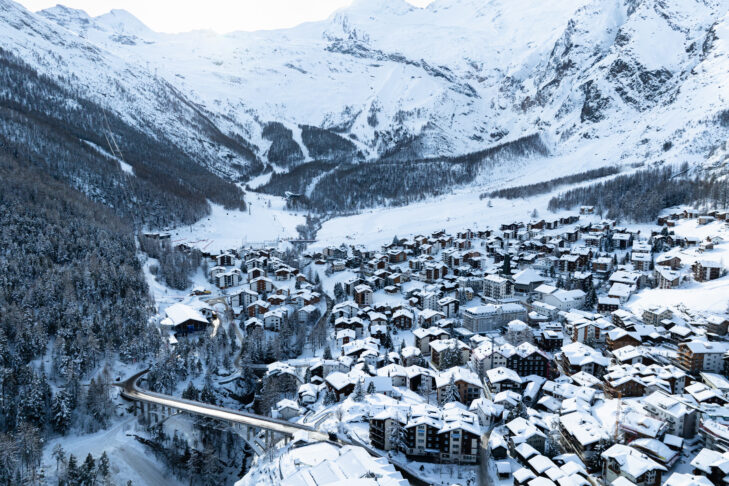 Der autofreie Ort Saas-Fee lädt auch nach dem Skifahren zu jeder Menge Aktivitäten ein.