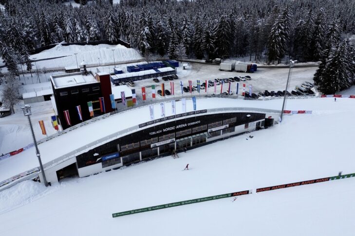 Bei der Tour de Ski treten die Athletinnen und Athleten in fast allen Einzelrennformaten an. Gelaufen wird dabei sowohl in der klassischen Technik als auch im Freistil auf schweren Loipen, wie hier im Langlaufstadion von Toblach.