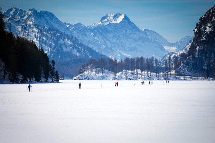 Seine traumhaften Loipen machen das schweizerische Engadin zu einer der beliebtesten Langlaufregionen in den Alpen.