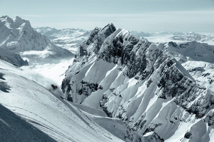 Das Skigebiet Engelberg und die Hänge rund um den Titlis-Gletscher gelten nicht nur in der Schweiz, sondern in den gesamten Alpen als Mekka für Skitourengeher und Freerider.