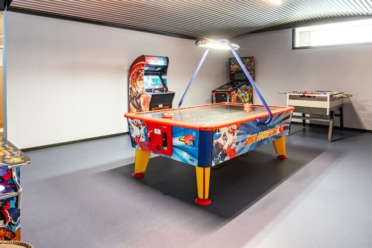 Im Kids- und Gaming-Room wird es auch für die jüngeren Gäste im SWISSPEAK Resorts Thyon nach einem langen Skitag nicht langweilig.