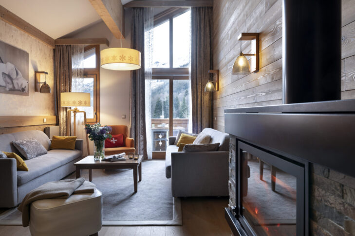 Schick und Komfort wie im Wohnzimmer zu Hause bekommen alle, die die 5-Sterne-Unterkunft Premium Résidence L'Hévana in Méribel buchen.