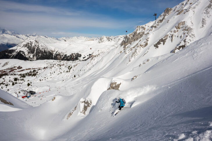 Neben über 400 Pistenkilometern warten in den Bergen der Skiregion Paradiski auch zahlreiche Freeride-Routen, die weltweit bekannt und beliebt sind.