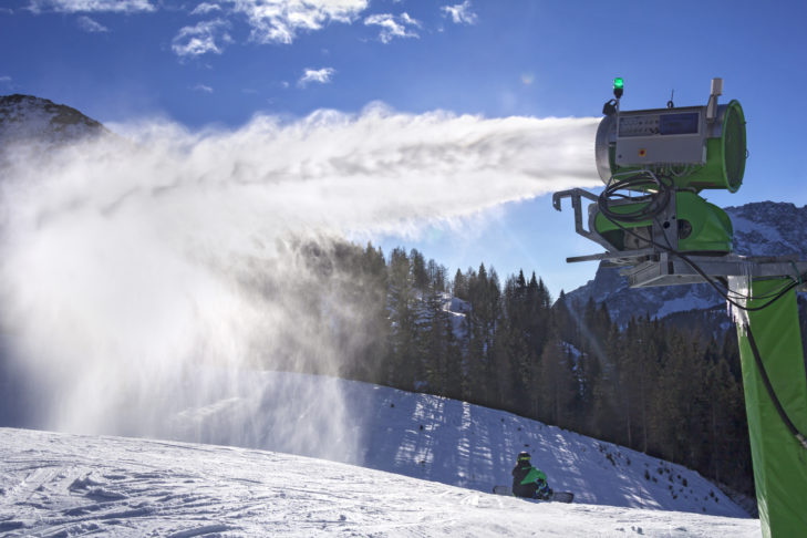 PRAWDA: sztuczny śnieg także może być sypki.