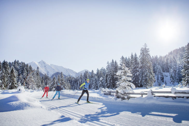 Narciarze biegowi w regionie Seefeld. 