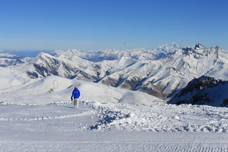 Widok panoramiczny na terenie Les 2 Alpes. 